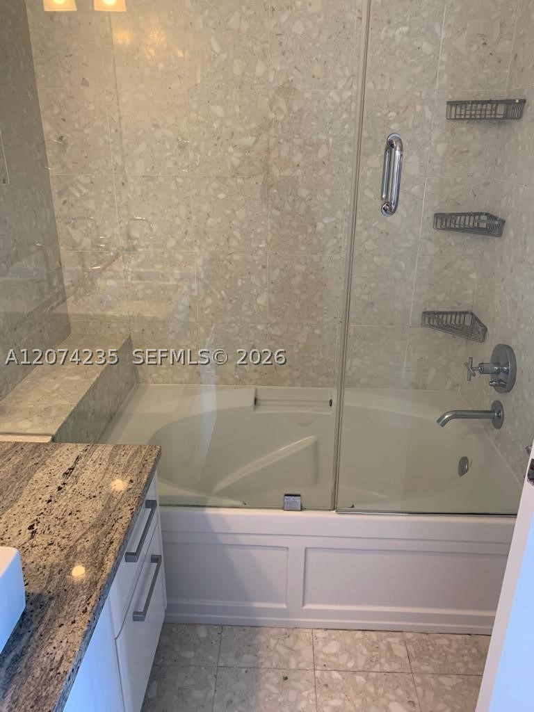 185 SW 7th St #4303 Miami, FL 33130
