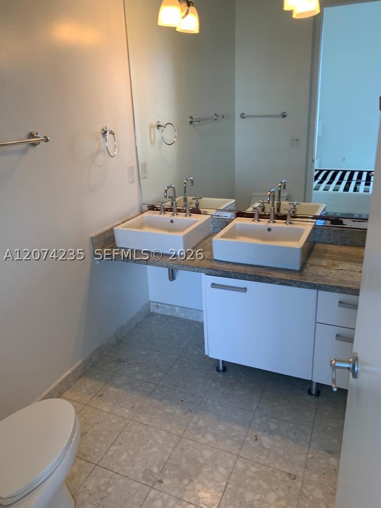 185 SW 7th St #4303 Miami, FL 33130