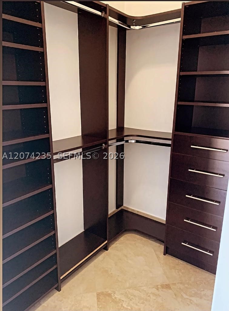 185 SW 7th St #4303 Miami, FL 33130