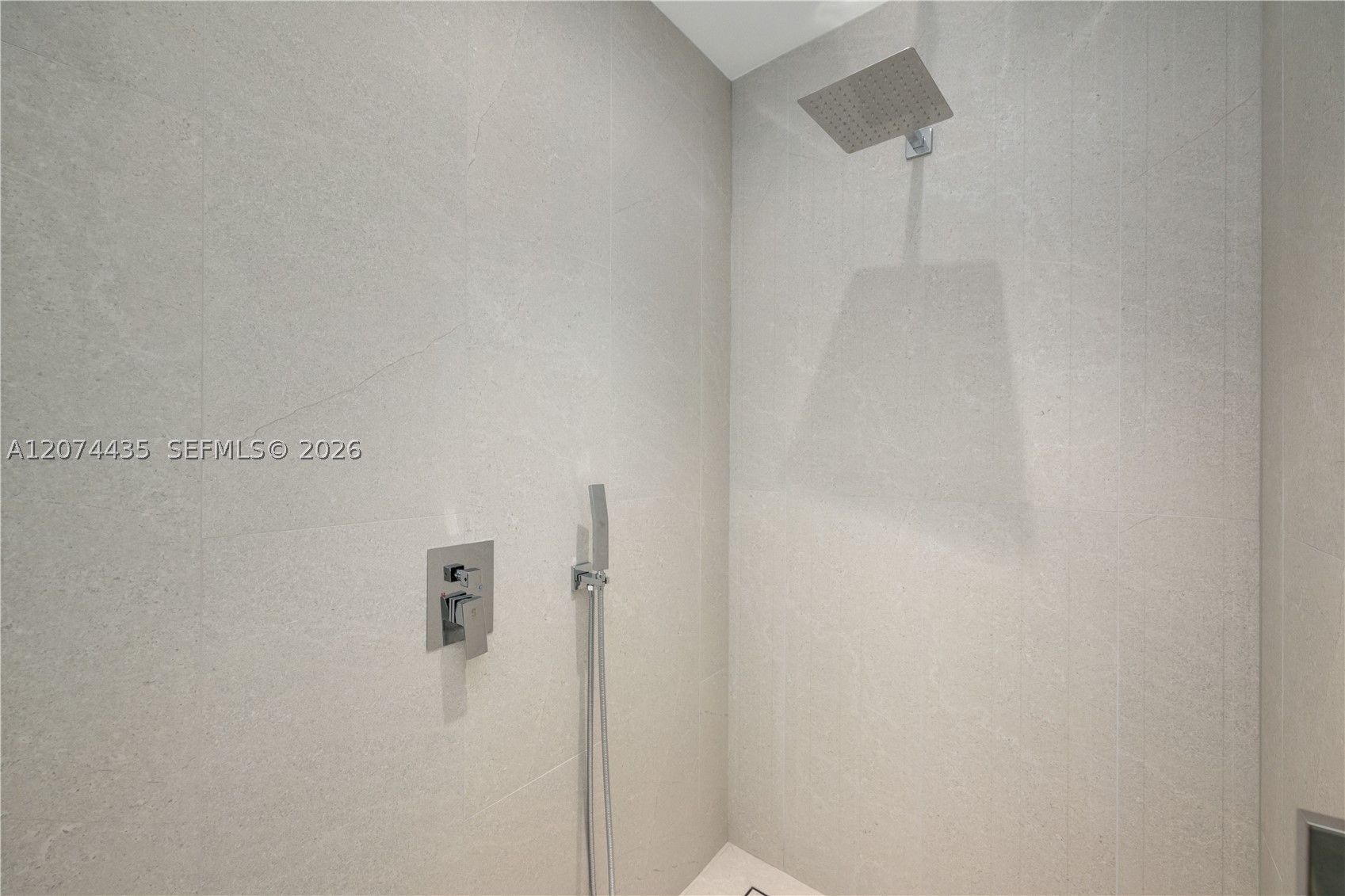 900 W 47th Ct Miami Beach, FL 33140