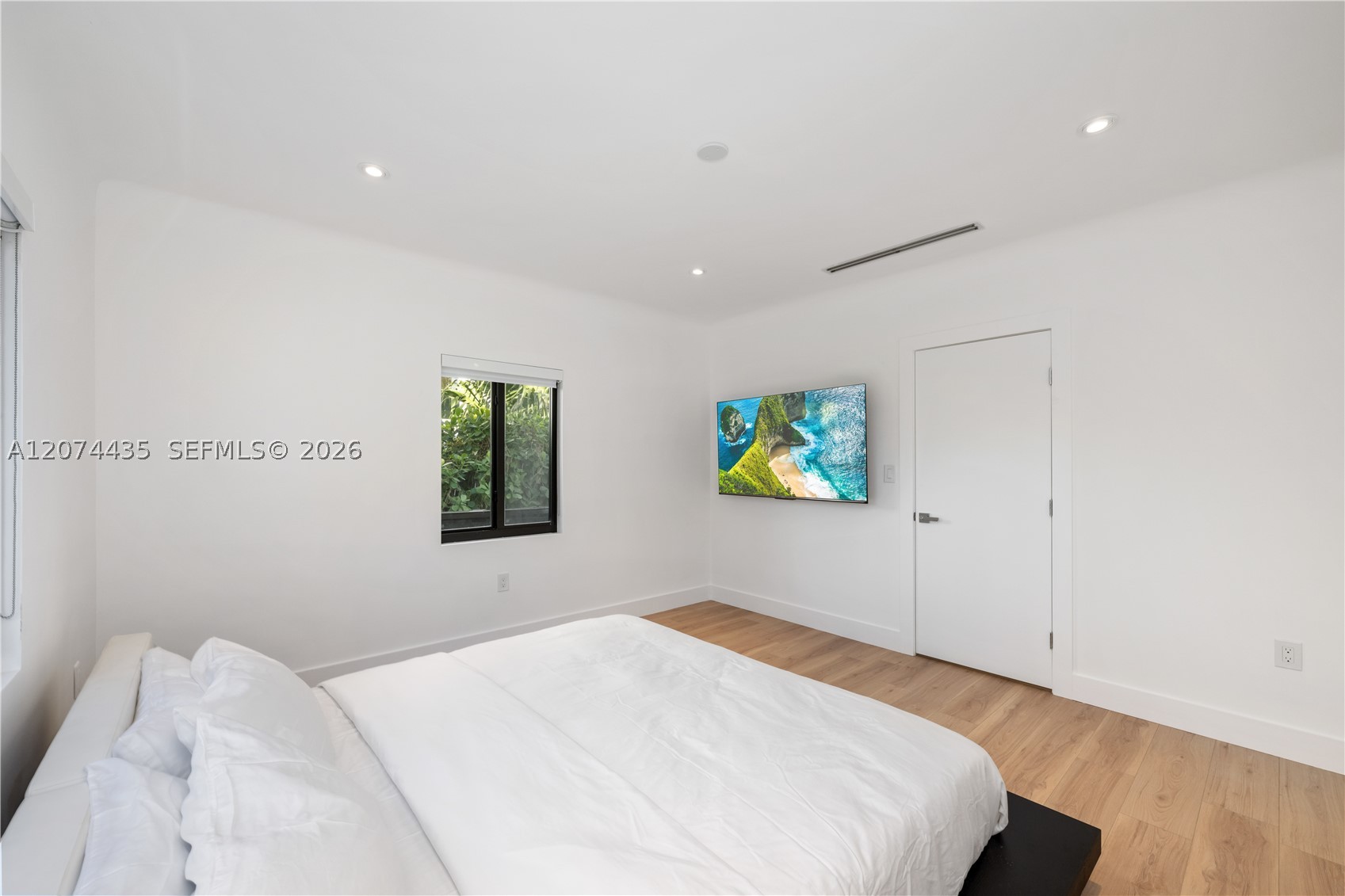 900 W 47th Ct Miami Beach, FL 33140