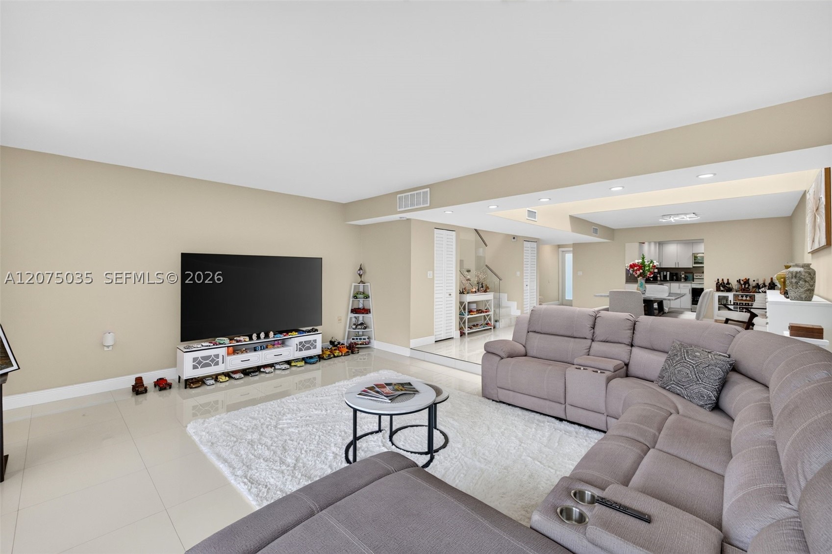 203 Poinciana Dr #103 Sunny Isles Beach, FL 33160