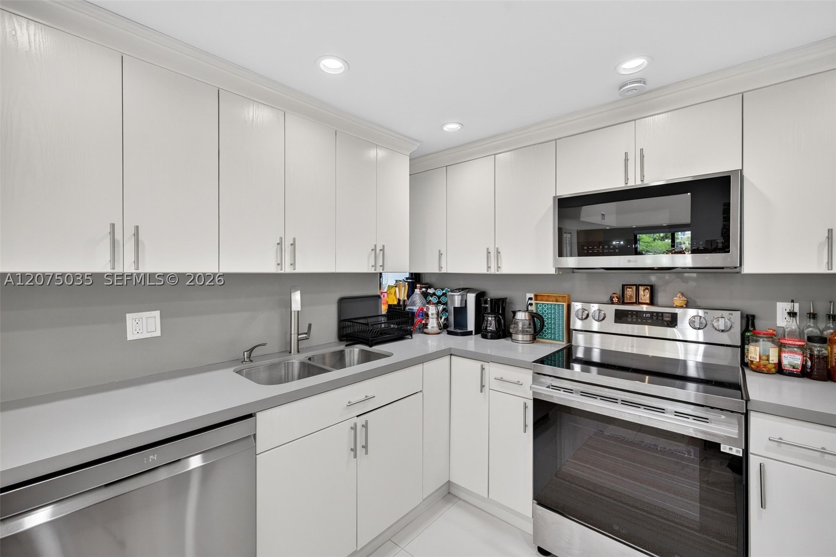 203 Poinciana Dr #103 Sunny Isles Beach, FL 33160