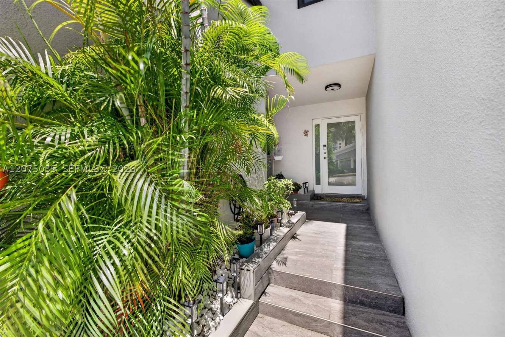 203 Poinciana Dr #103 Sunny Isles Beach, FL 33160