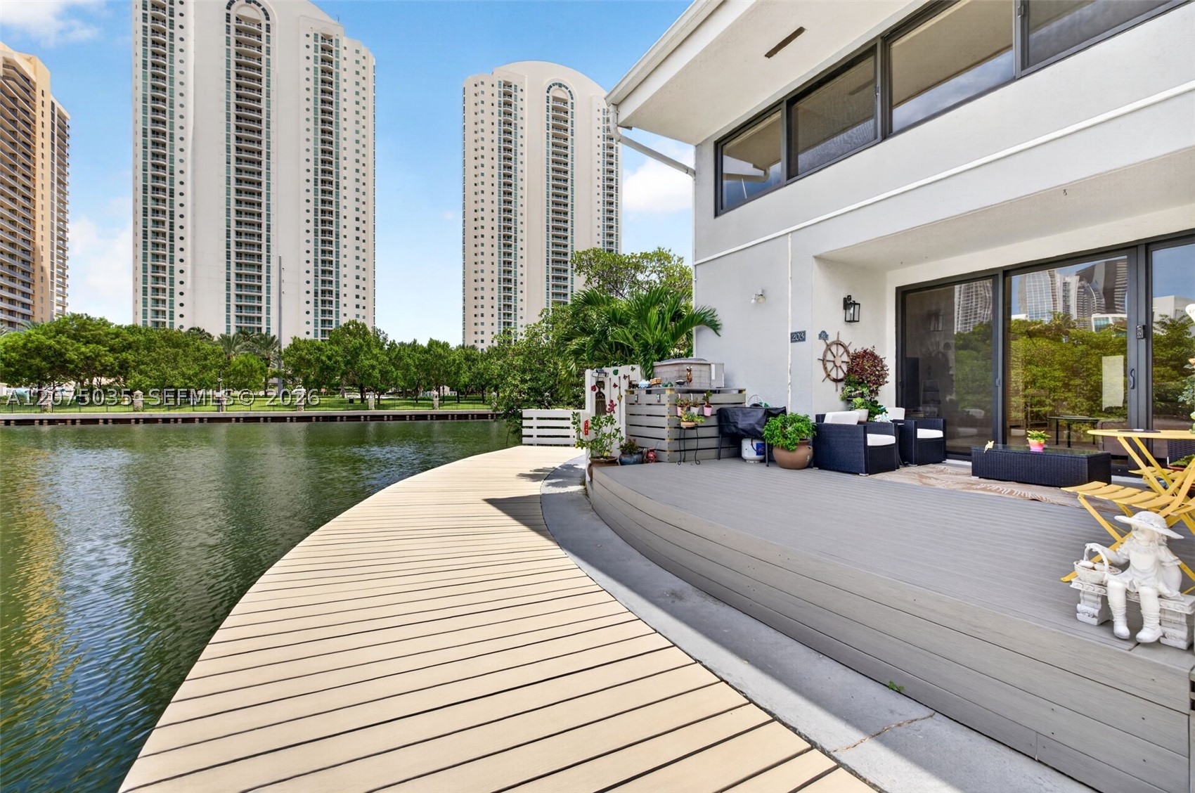 203 Poinciana Dr #103 Sunny Isles Beach, FL 33160