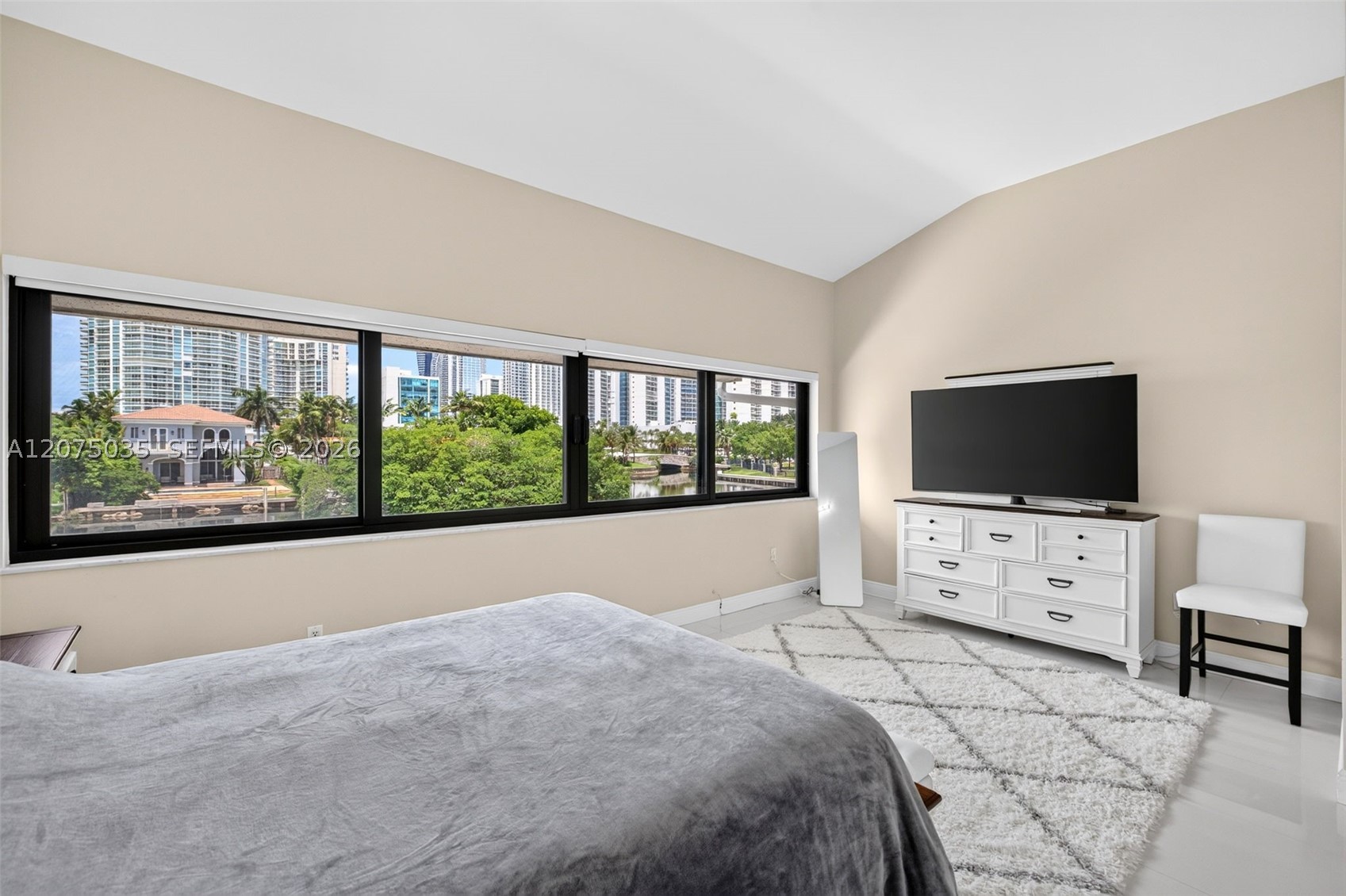203 Poinciana Dr #103 Sunny Isles Beach, FL 33160