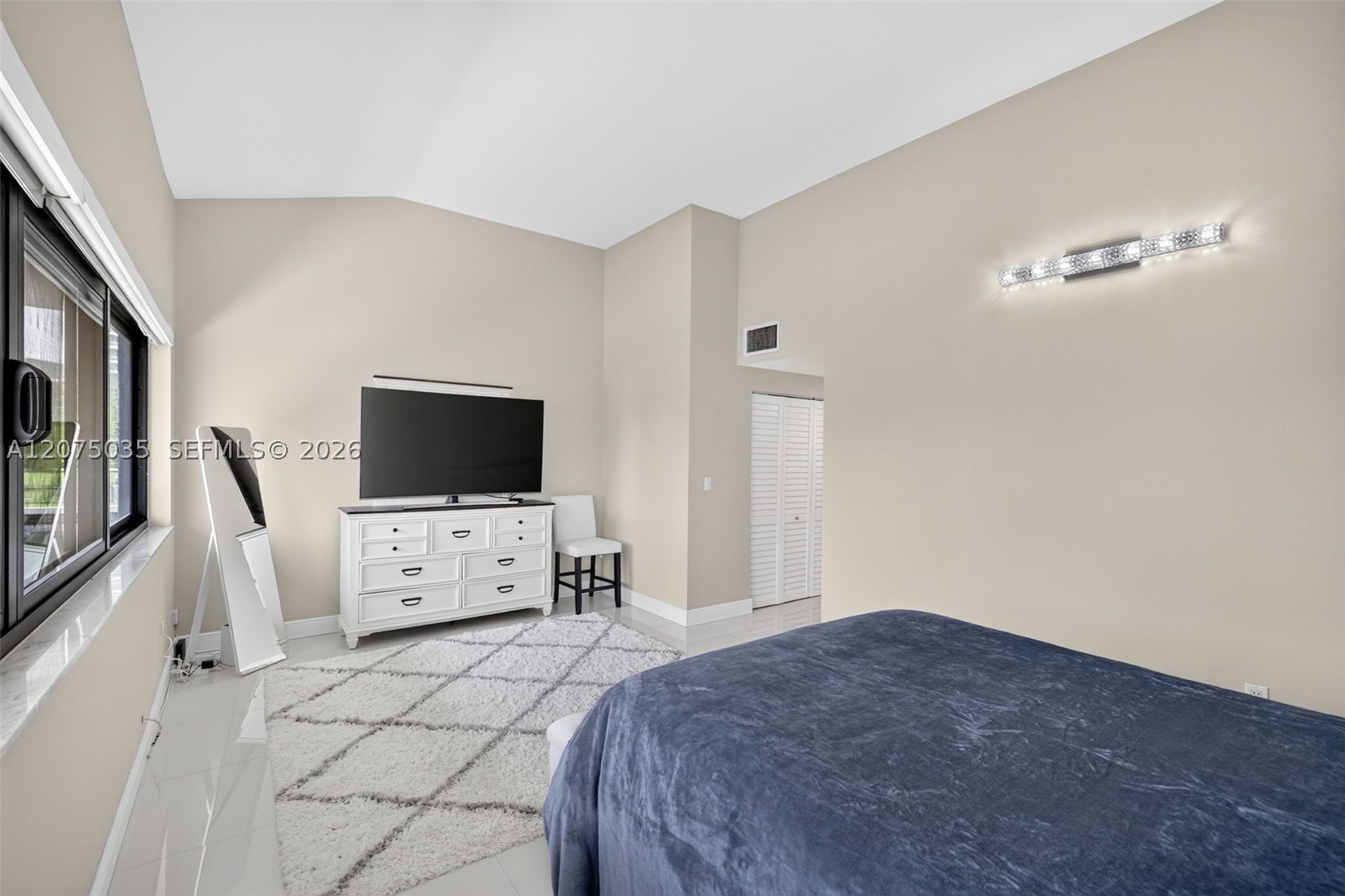 203 Poinciana Dr #103 Sunny Isles Beach, FL 33160
