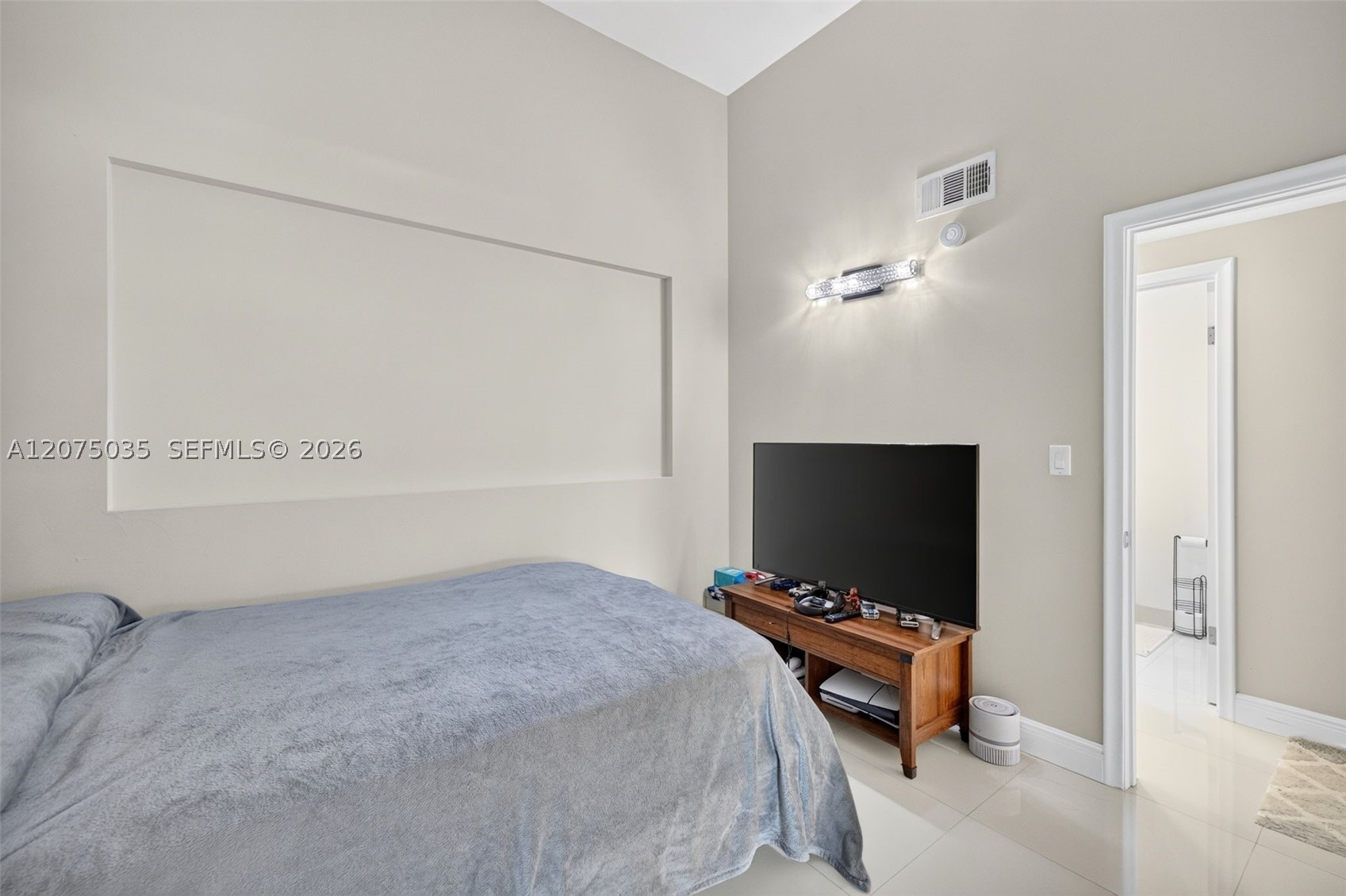 203 Poinciana Dr #103 Sunny Isles Beach, FL 33160