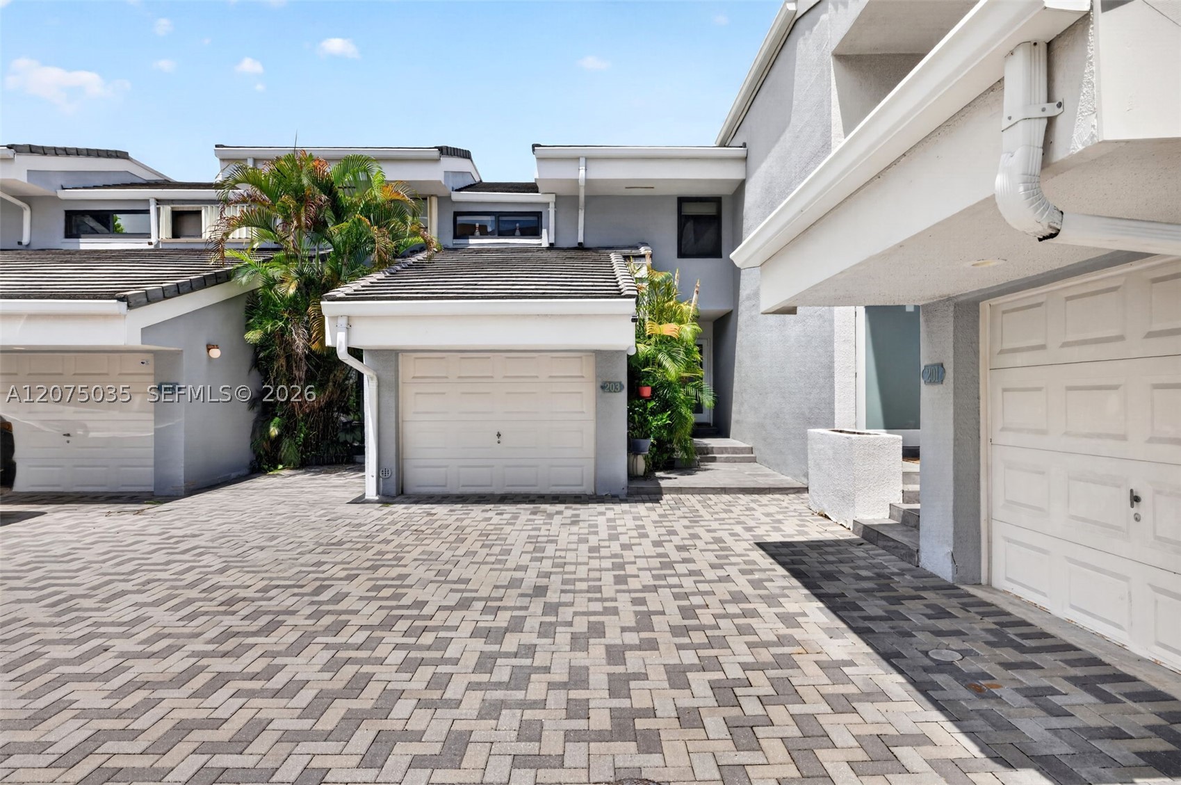 203 Poinciana Dr #103 Sunny Isles Beach, FL 33160
