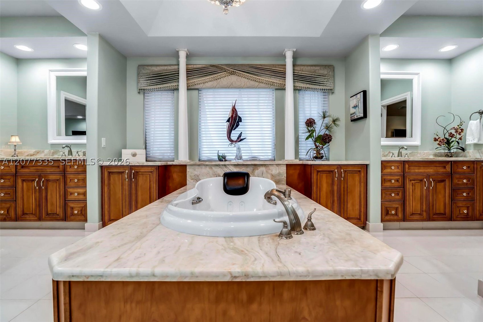 2820 NE 44th St Lighthouse Point, FL 33064
