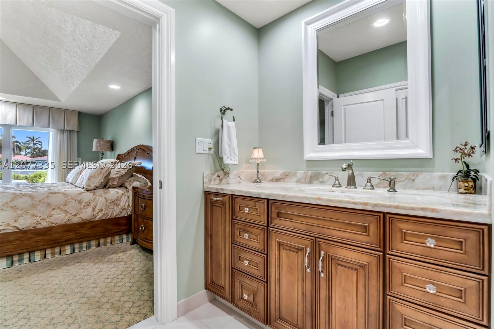 2820 NE 44th St Lighthouse Point, FL 33064