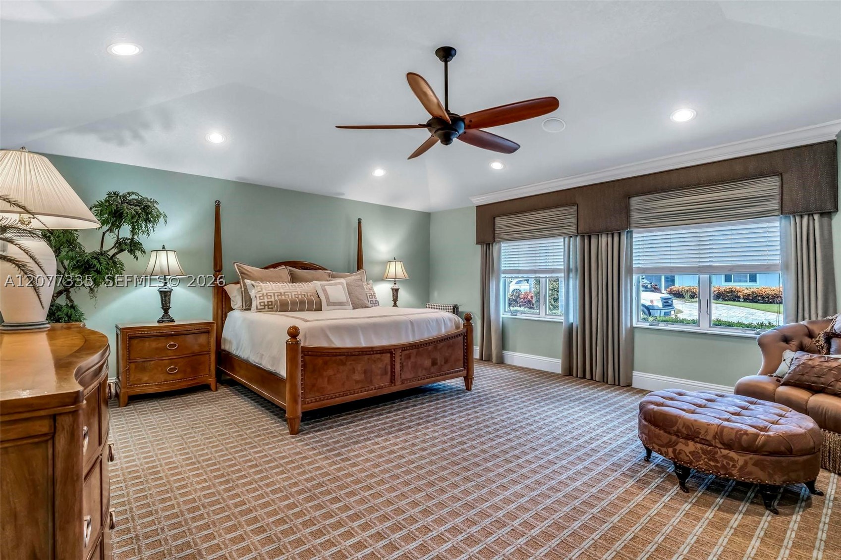 2820 NE 44th St Lighthouse Point, FL 33064