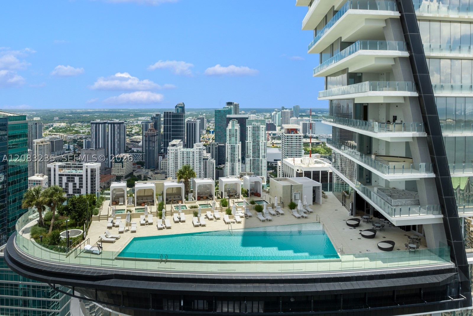 image Aston Martin Residences36