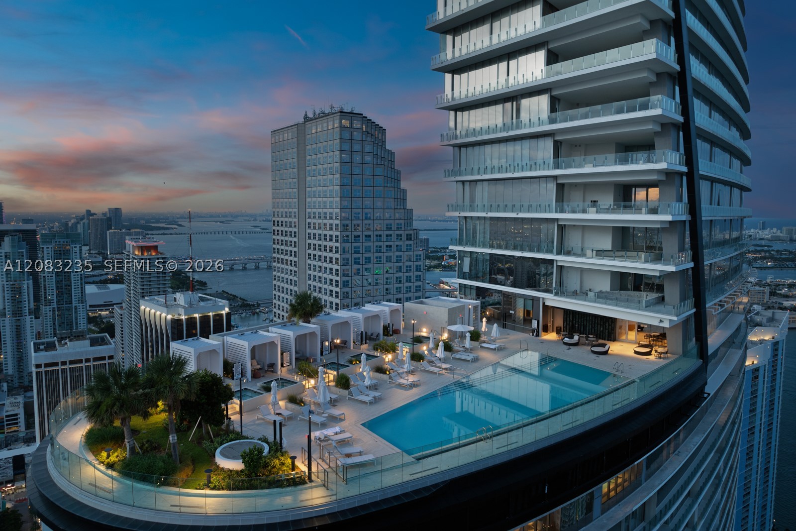 image Aston Martin Residences37