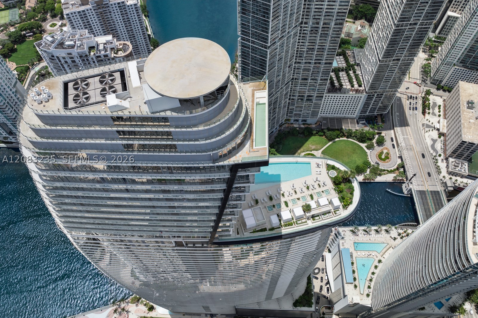 image Aston Martin Residences38
