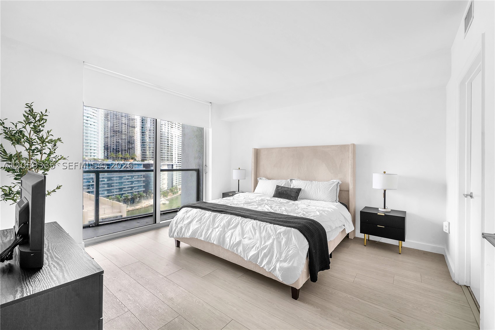 image 500 Brickell East12