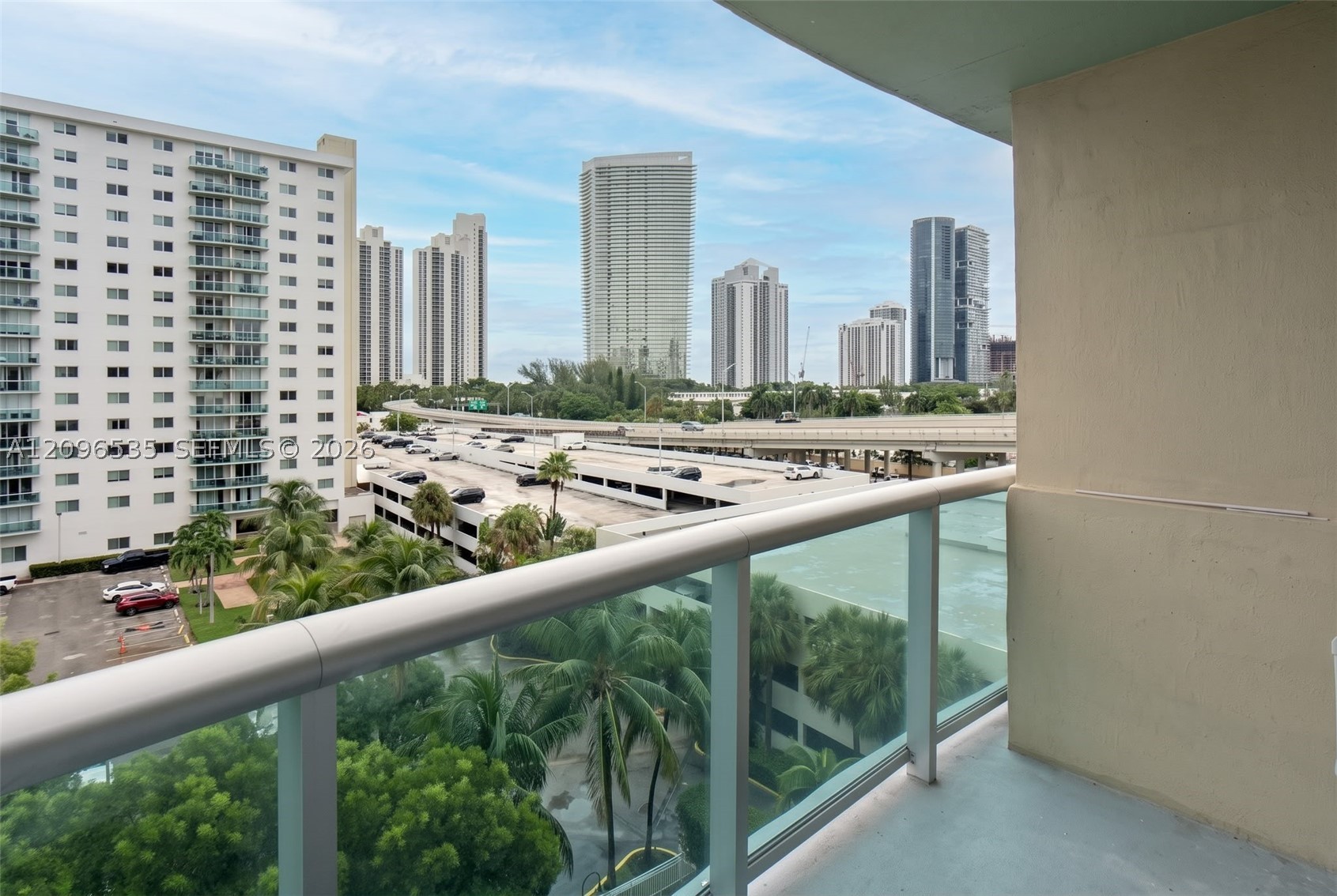 19390 Collins Ave #706
