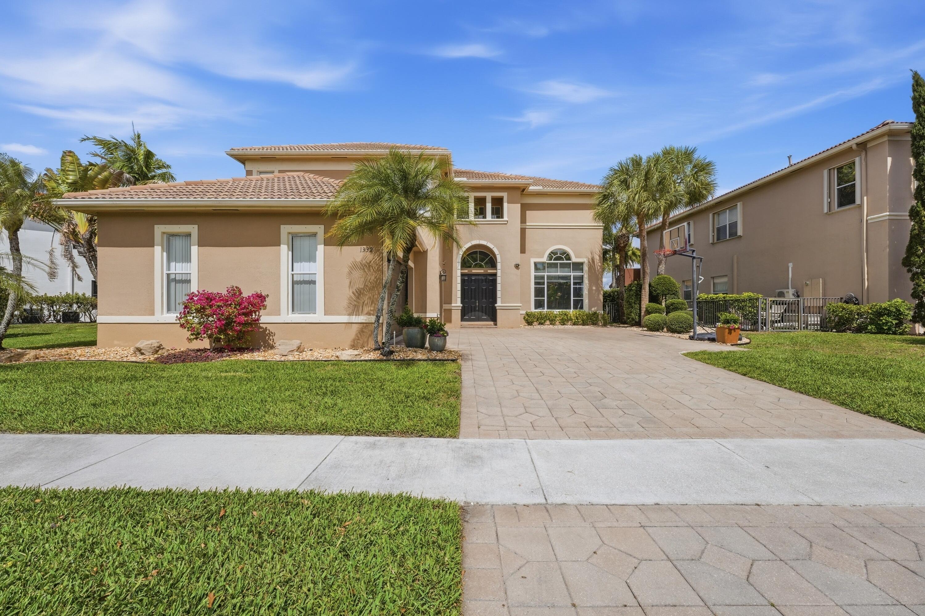 1332 Beacon Wellington, FL 33414