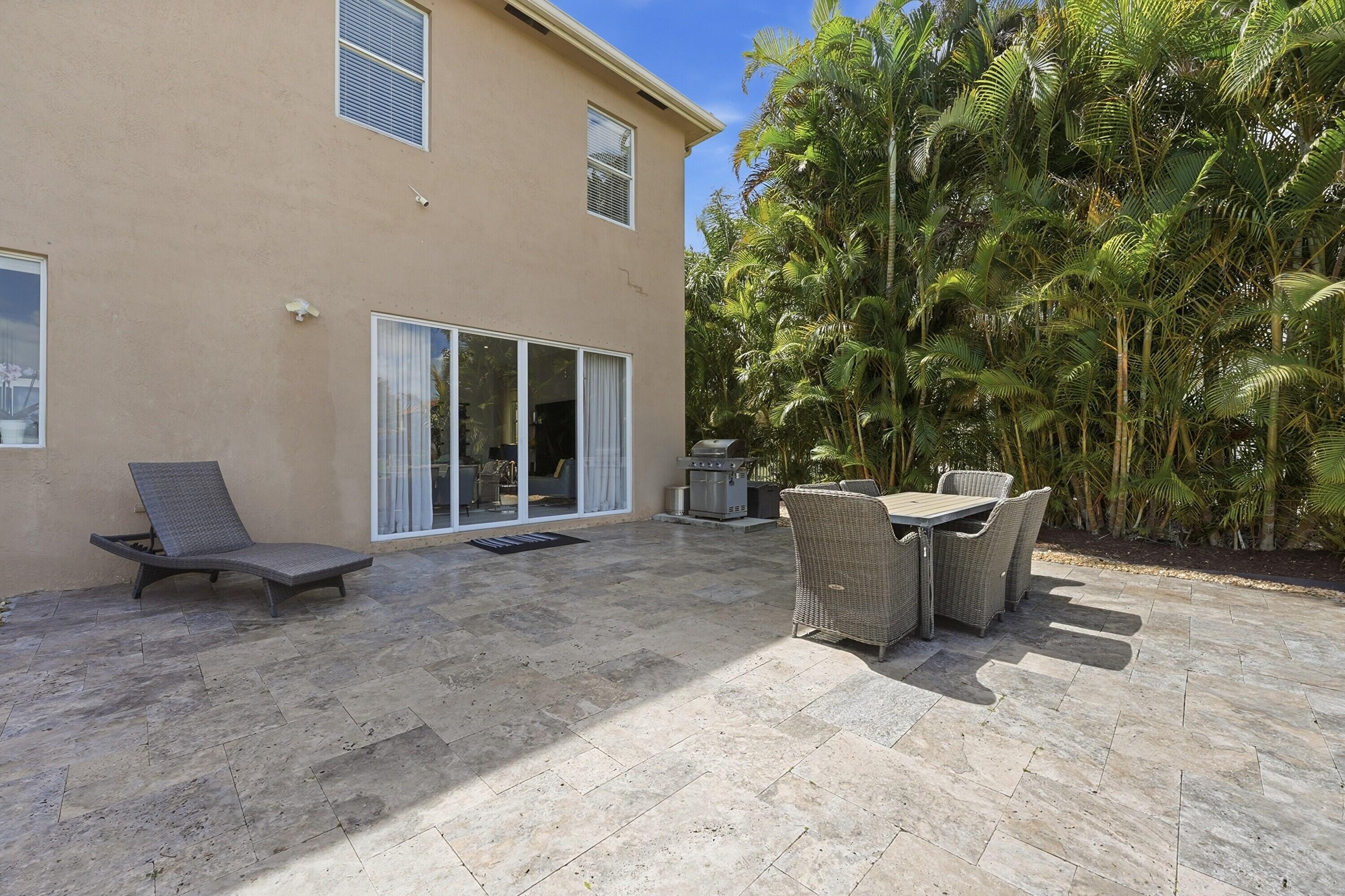 1332 Beacon Wellington, FL 33414
