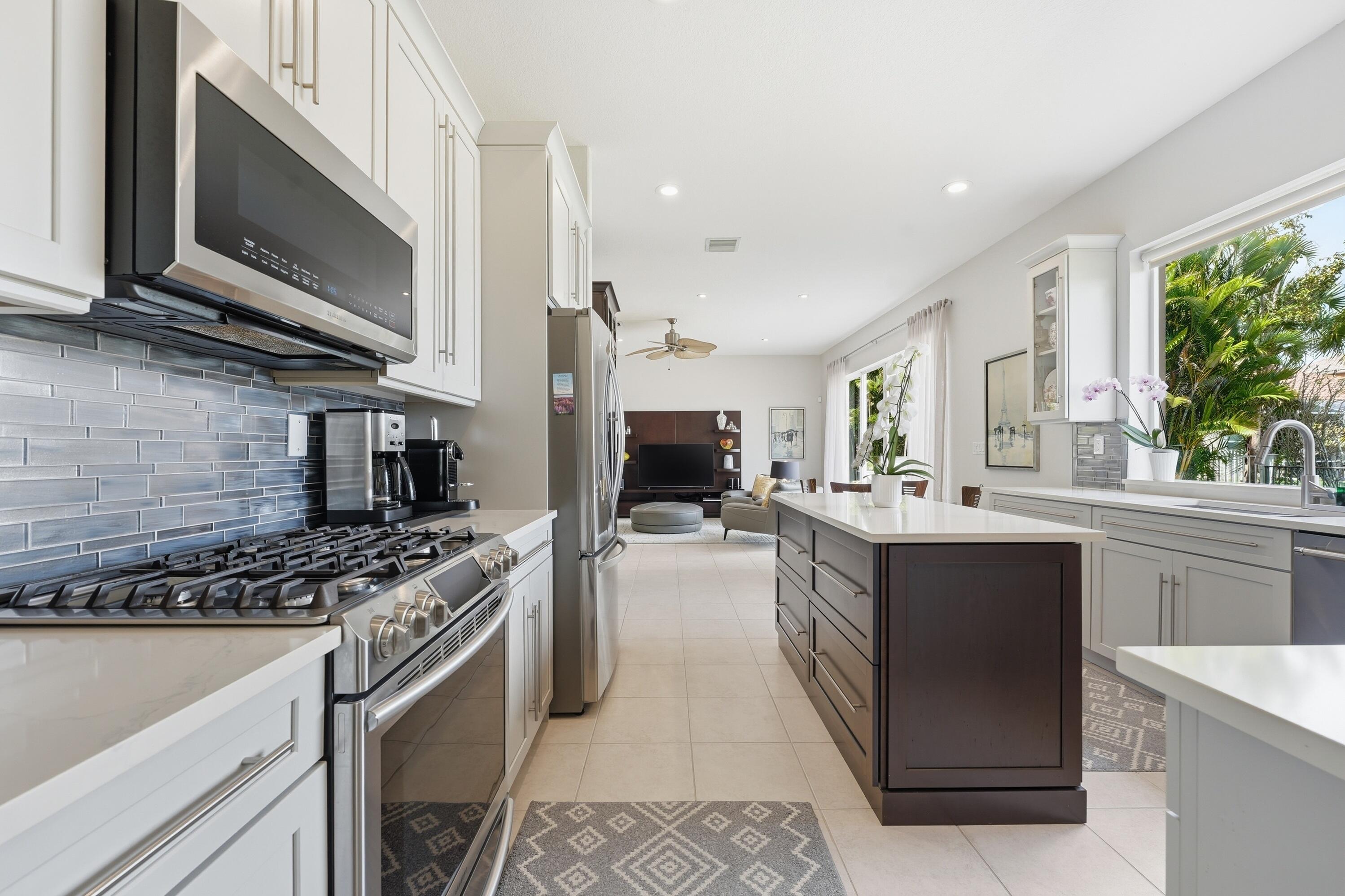 1332 Beacon Wellington, FL 33414