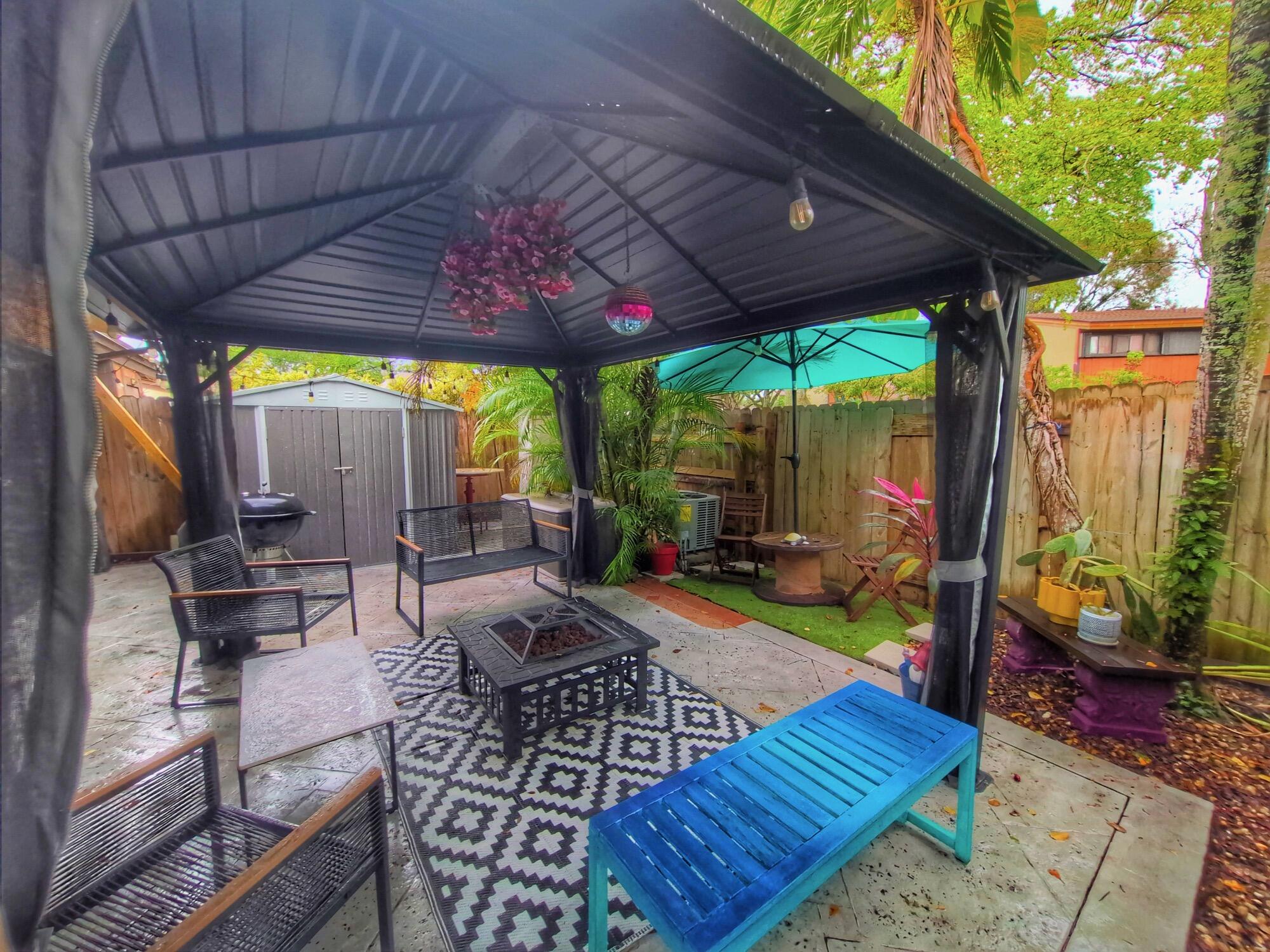 10180 E Cypress #10180 Pembroke Pines, FL 33026