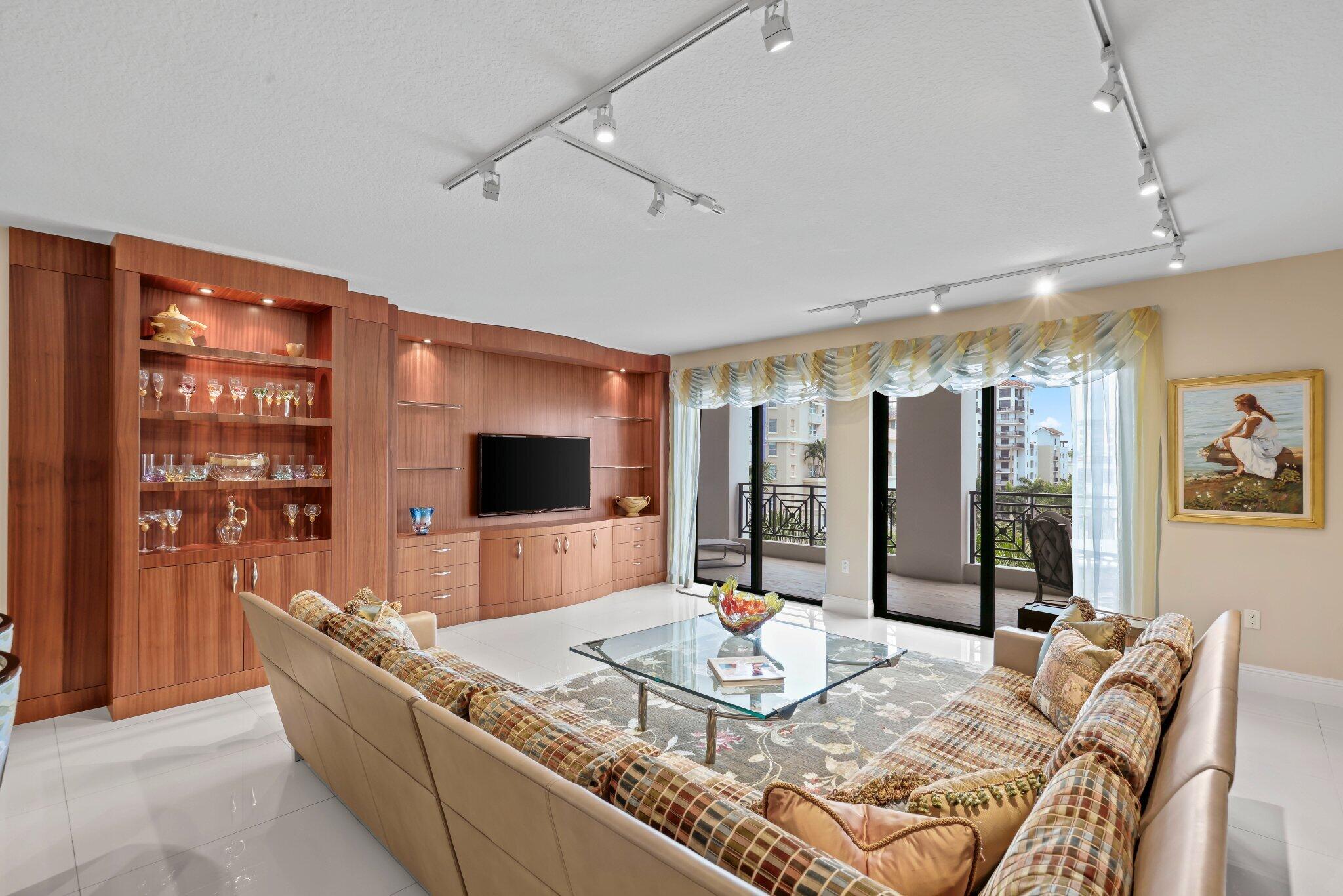 200 E Palmetto Park #607