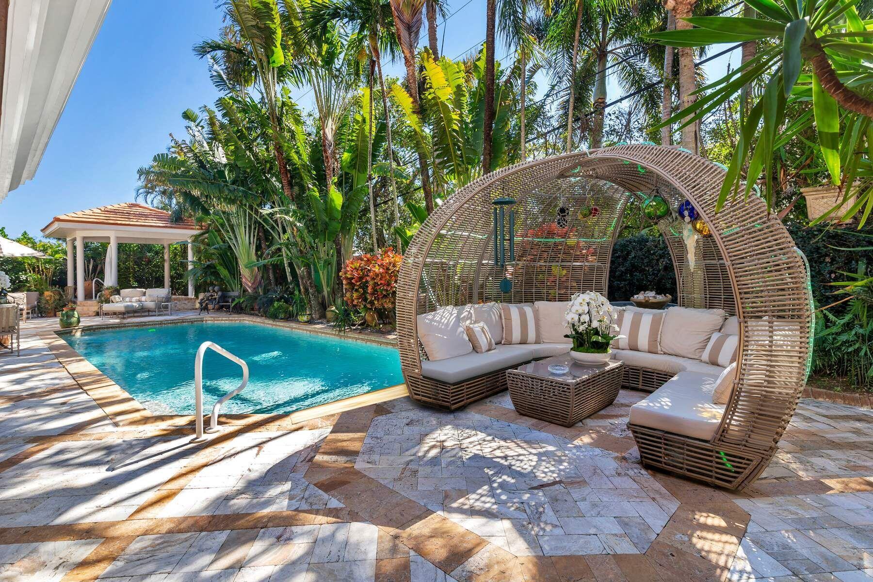 286 Jamaica Palm Beach, FL 33480