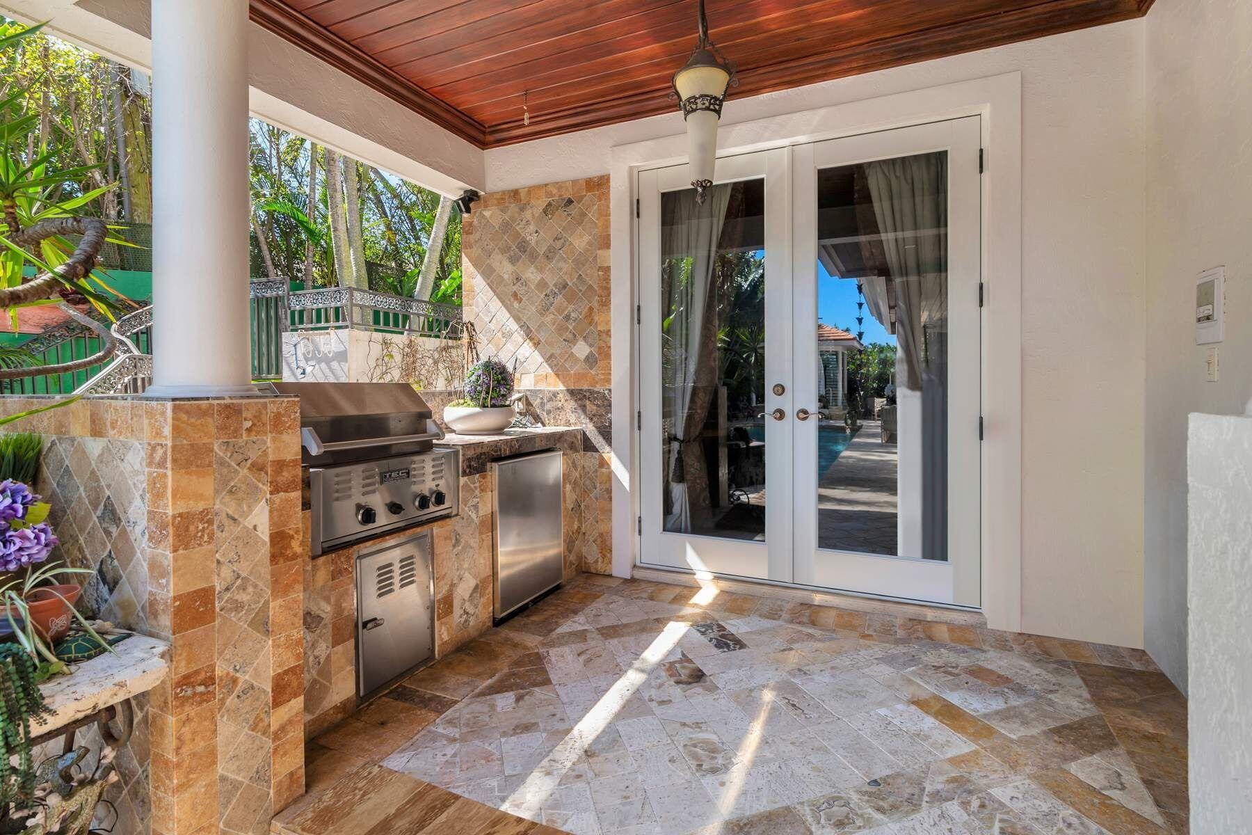 286 Jamaica Palm Beach, FL 33480