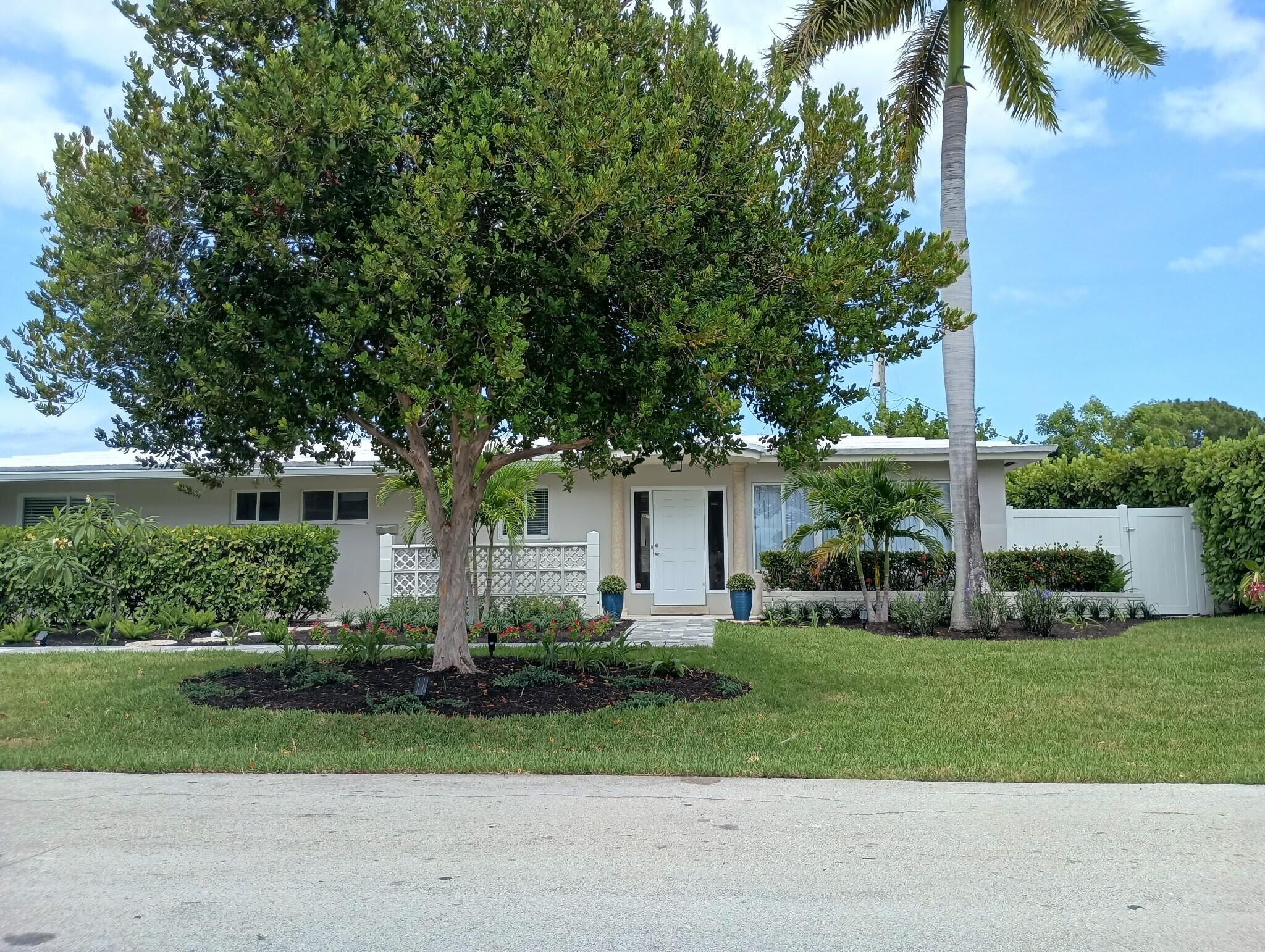 4454 W Tradewinds