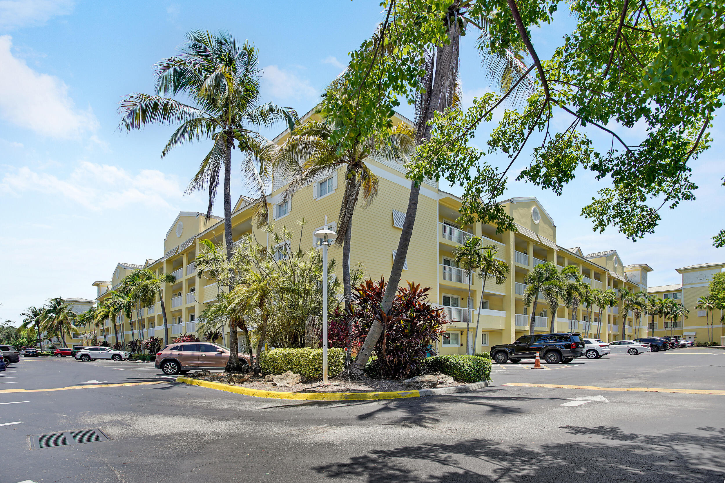 1501 E Broward #705