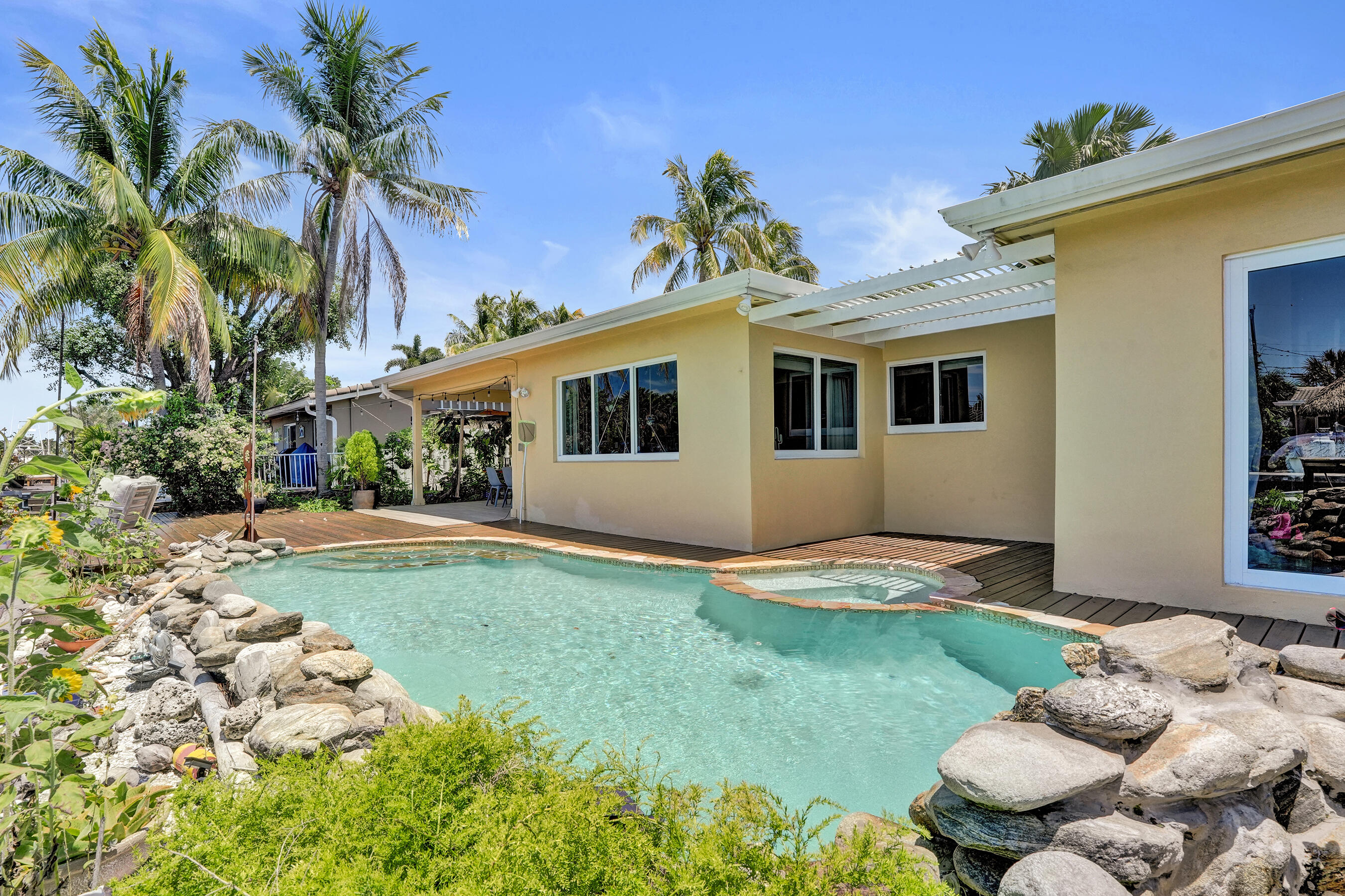 2265 SE 12th Pompano Beach, FL 33062