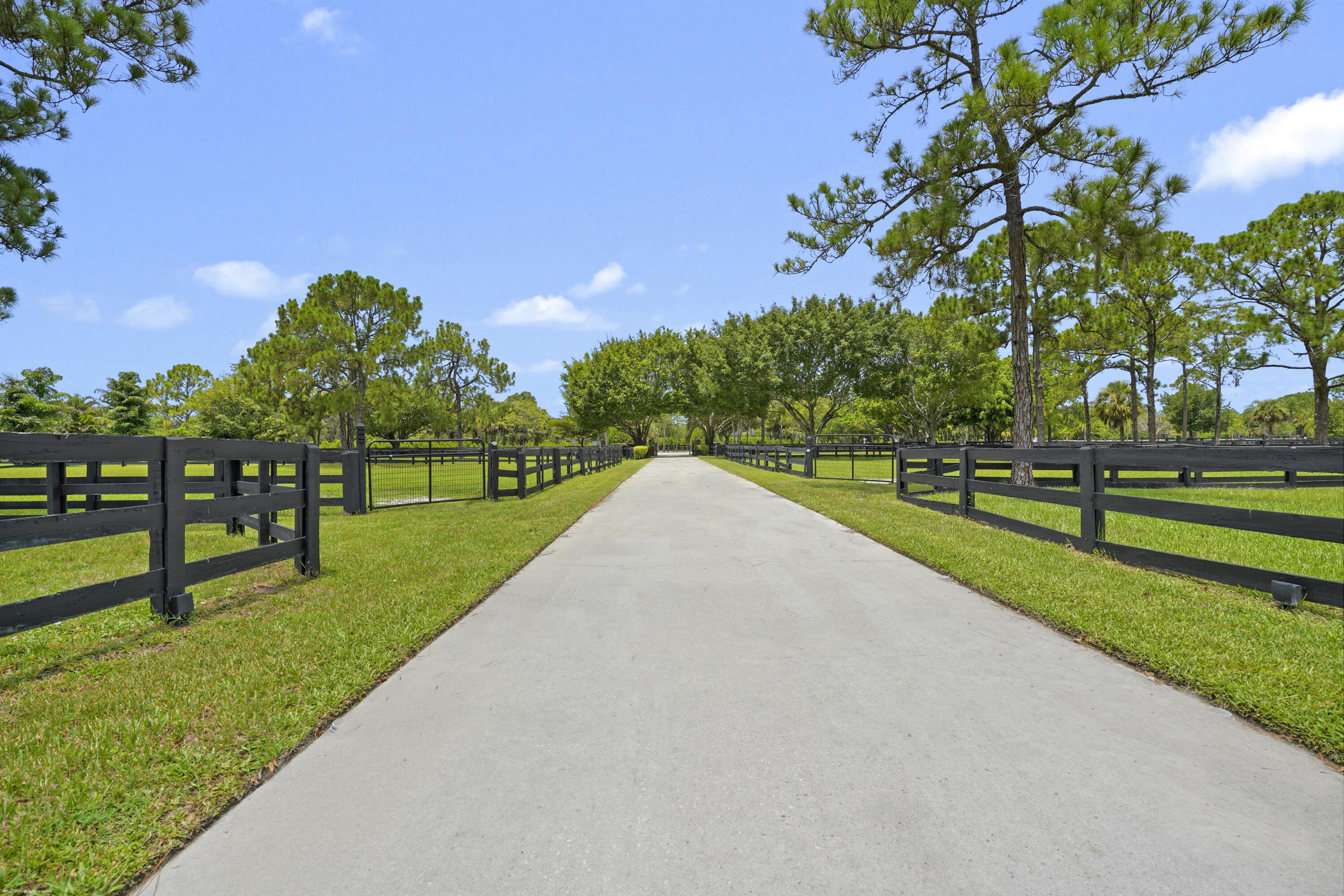 2740 Buck Rdg Loxahatchee, FL 33470