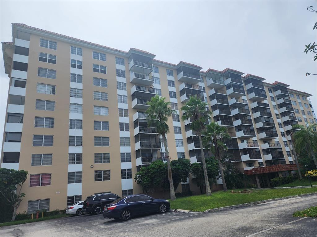 4174 Inverrary Dr #811