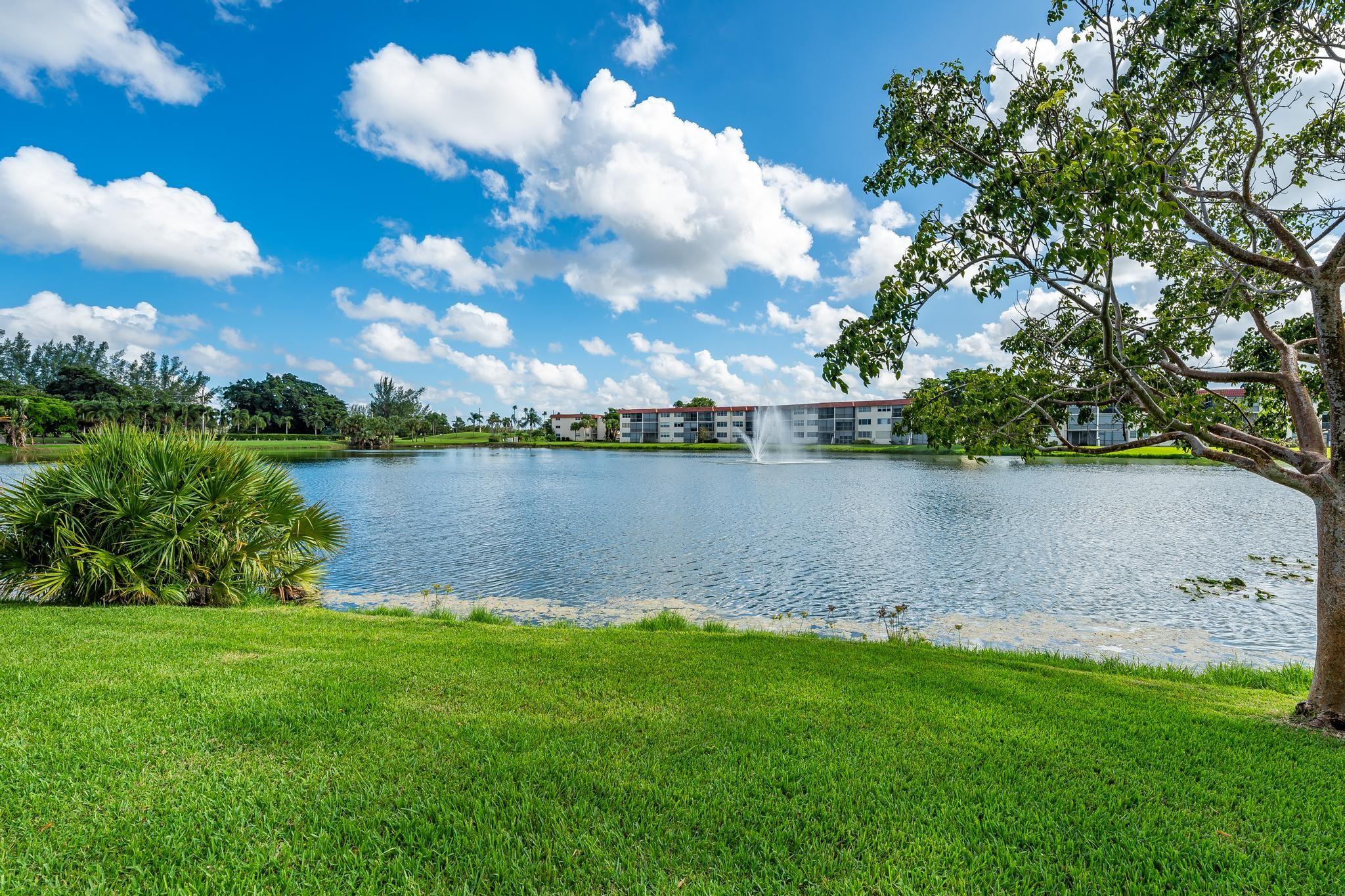 9500 N Hollybrook Lk Dr #109