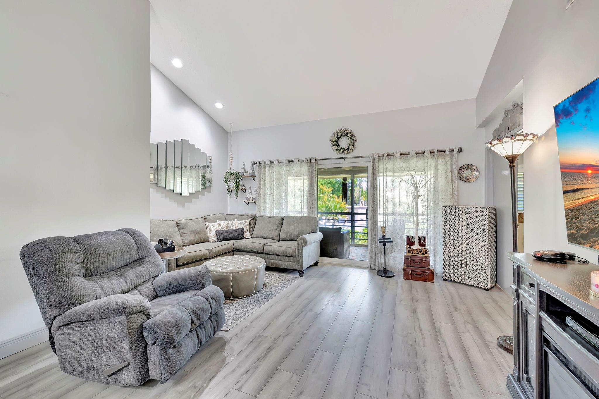 8799 Holly Ct #202,Tamarac, FL 33321