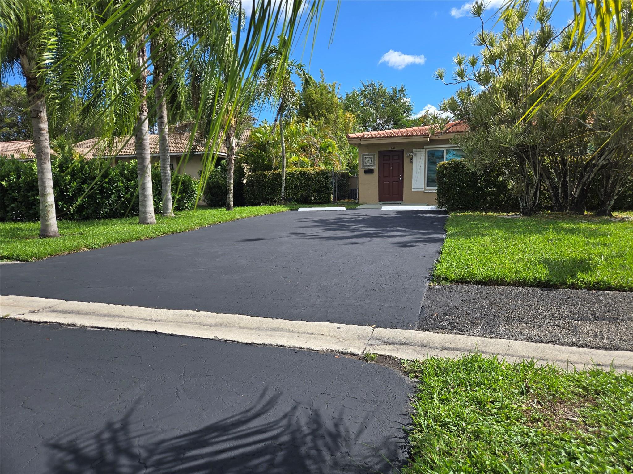 11210 NW 39th St