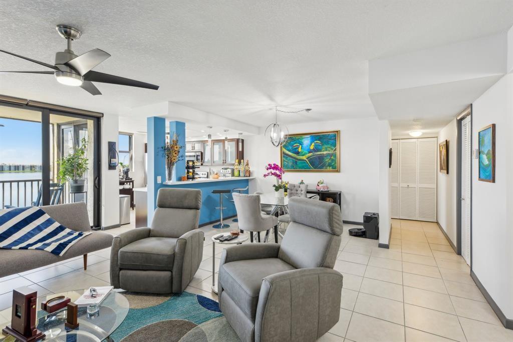 106 Lake Emerald Dr #414