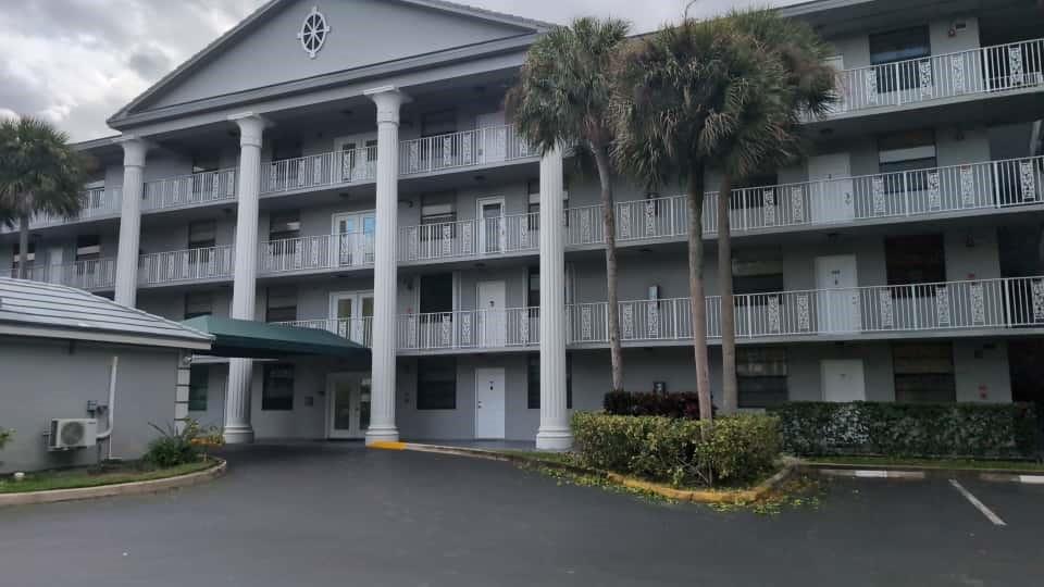 1506 Whitehall Dr #203