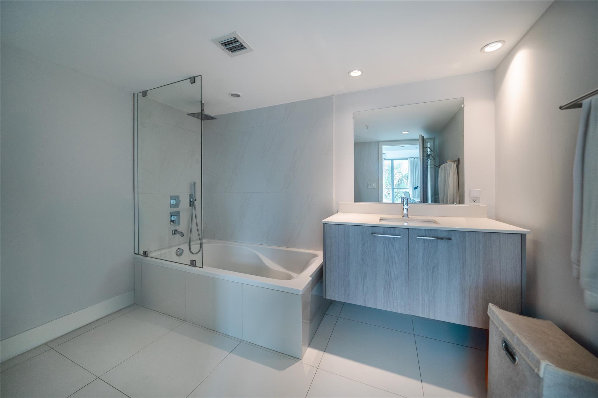 1133 102nd St #504 Bay Harbor Islands, FL 33154