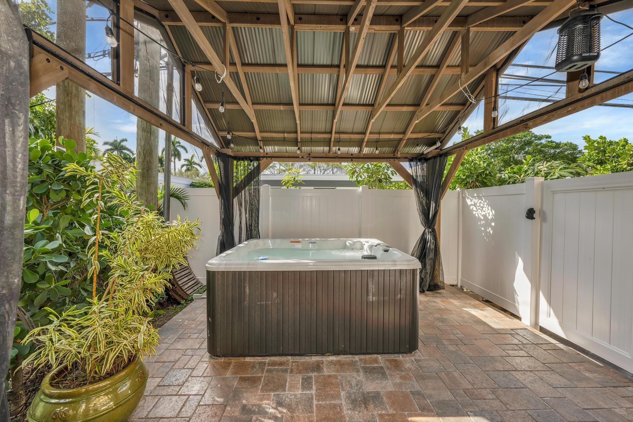 925 N Intracoastal #2 Fort Lauderdale, FL 33304