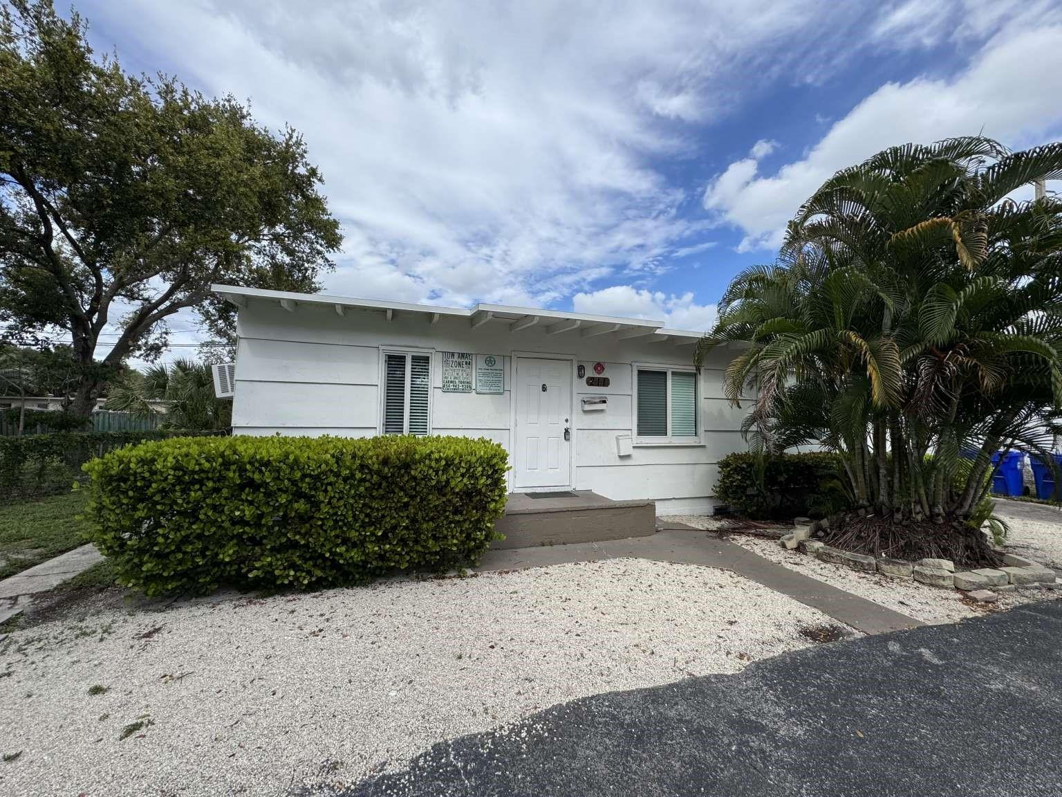 211 SW 2nd Pompano Beach, FL 33060
