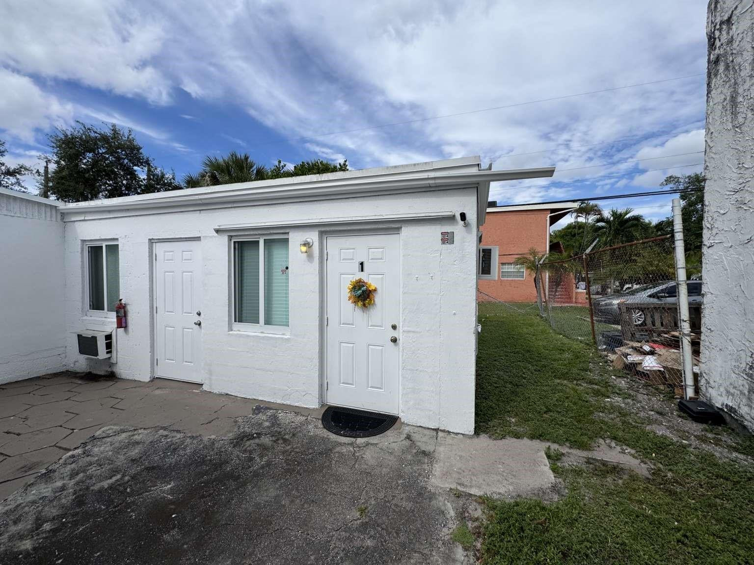 211 SW 2nd Pompano Beach, FL 33060