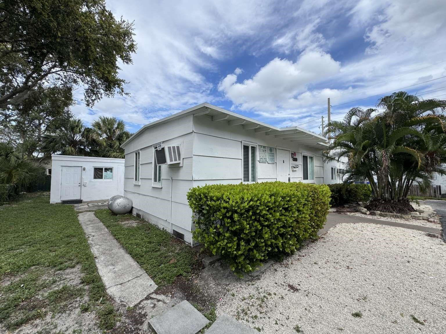 211 SW 2nd Pompano Beach, FL 33060