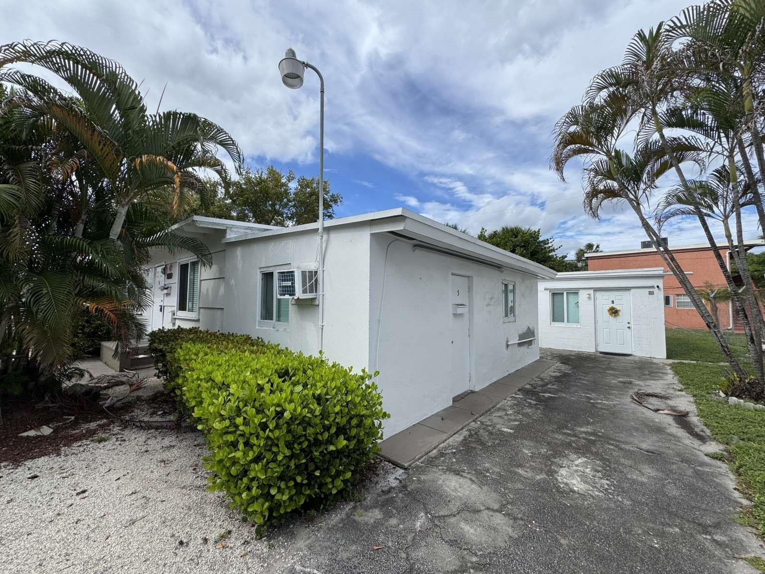 211 SW 2nd Pompano Beach, FL 33060