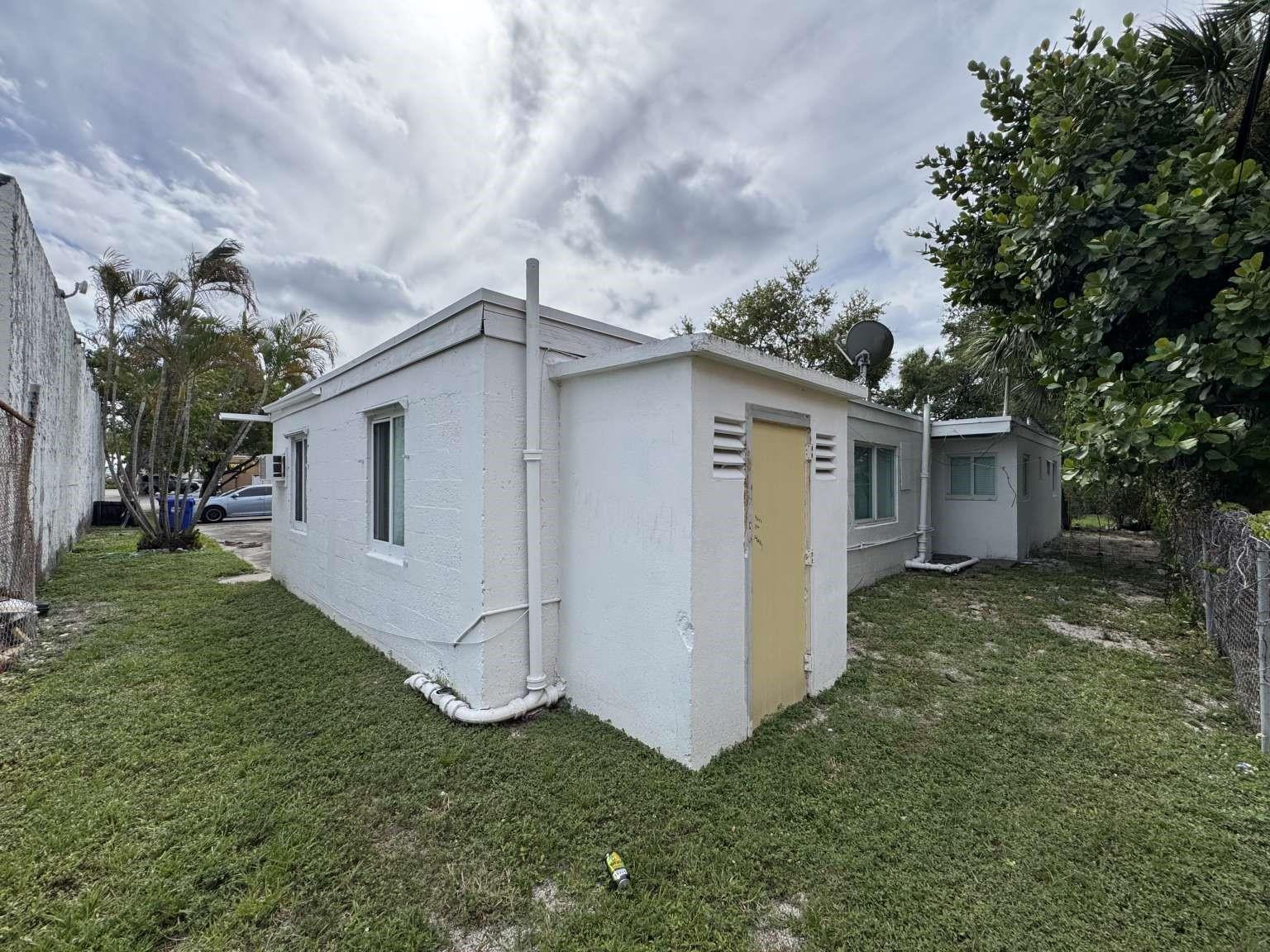 211 SW 2nd Pompano Beach, FL 33060