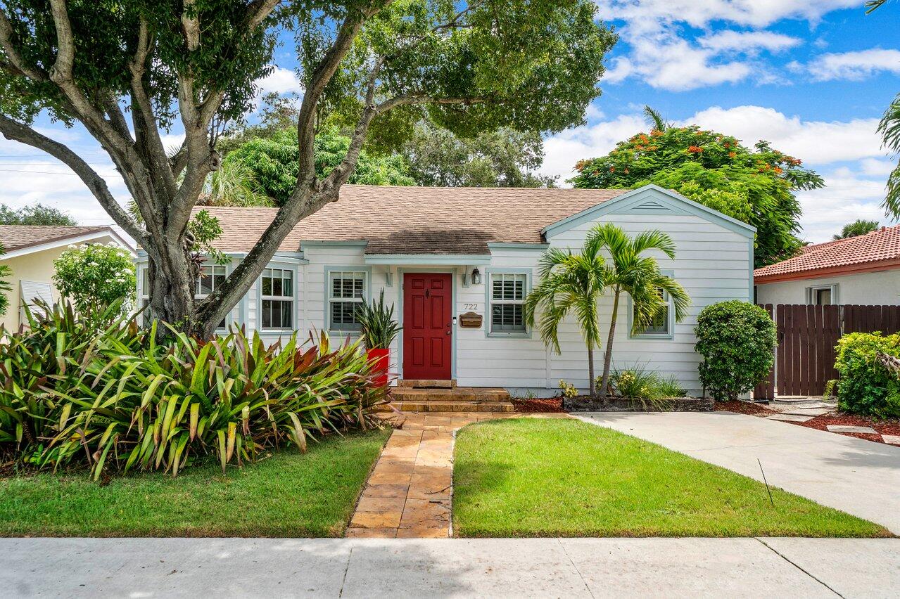 722 N Palmway
