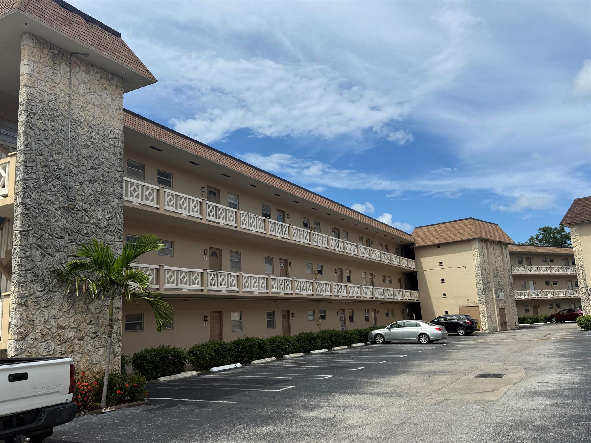 5061 W Oakland Park Blvd #203
