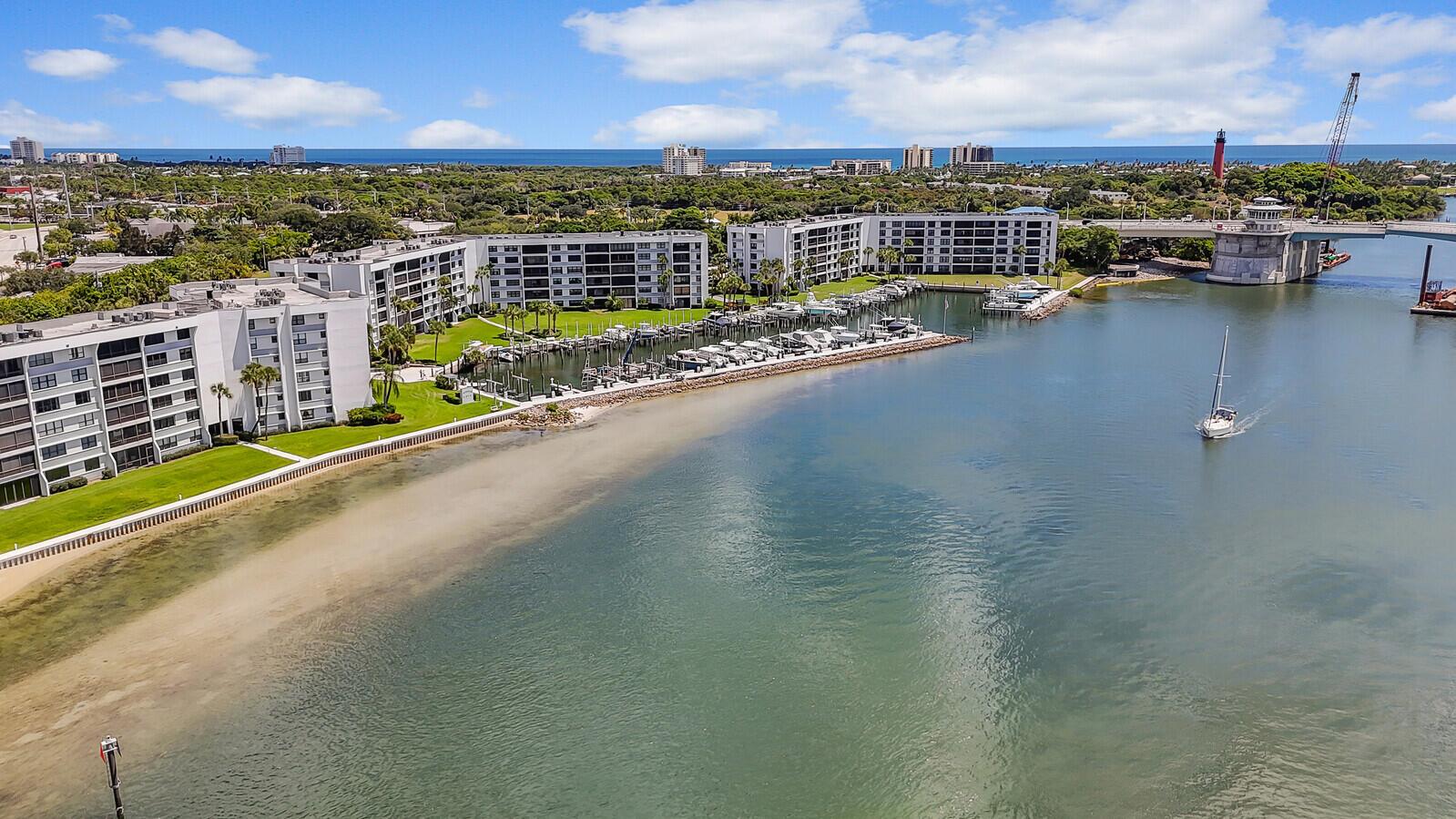 1748 Jupiter Cv Dr #221 Jupiter, FL 33469