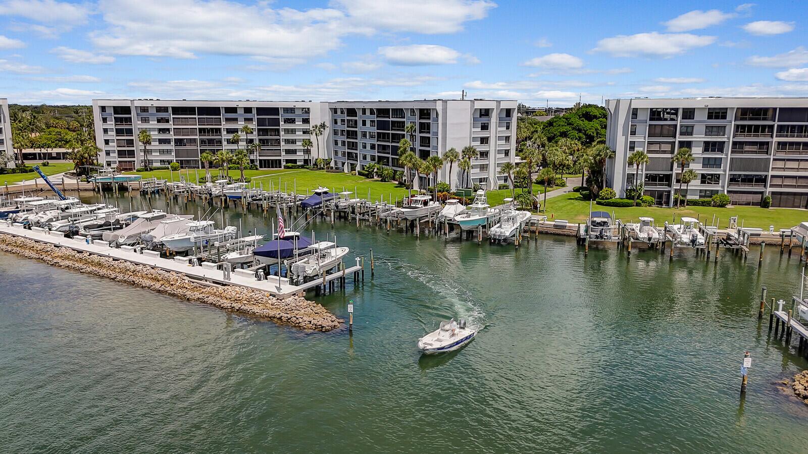 1748 Jupiter Cv Dr #221 Jupiter, FL 33469