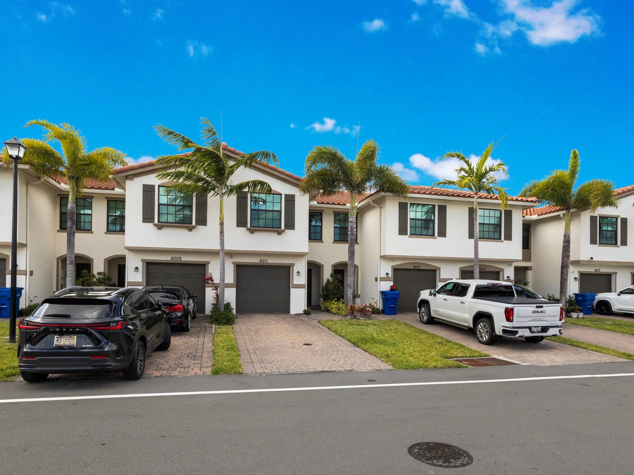 6011 Woods Edge Cir